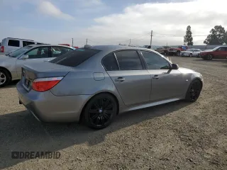 2008 BMW 5 Series 550i z VIN WBANW53598CT48590, wystawiony jako Copart lot #56258785 z przebiegiem 198 279 mil mil oraz Szkoda całkowita • Salvage title. Historia ofert i sprzedaży dostępna na DreamBid. Obrazek 3.