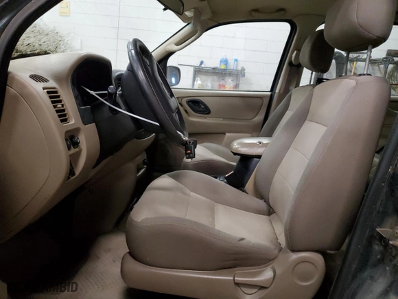 2003 Ford Escape XLS Popular with VIN 1FMYU92103KA03082, listed as a Copart auction lot 85186524 with 216,071 mi miles and Clean Title. Bid and sale history available at carsss.com. Image 7.
