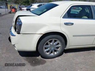 2007 Chrysler 300 C with VIN 2C3KA63H87H897640, listed as a IAAI auction lot 42098669 with 87,801 mi miles. Bid and sale history available at carsss.com. Image 12.