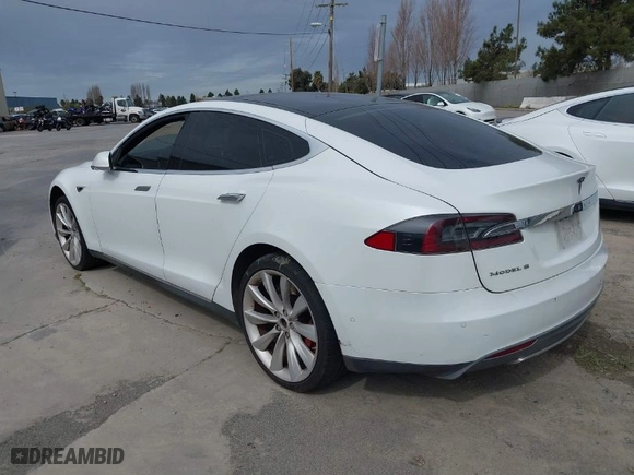 2014 Tesla Model S P85D with VIN 5YJSA1H28EFP69162, listed as a IAAI auction lot 41658356 with 93,254 mi miles. Bid and sale history available at carsss.com. Image 3.