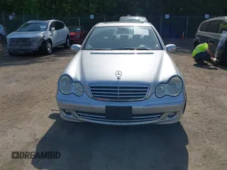 2007 Mercedes-Benz C 280 Luxury z VIN WDBRF92H57F889820, wystawiony jako IAAI lot #42144786 z przebiegiem 147 484 mil mil oraz . Historia ofert i sprzedaży dostępna na DreamBid. Obrazek 12.