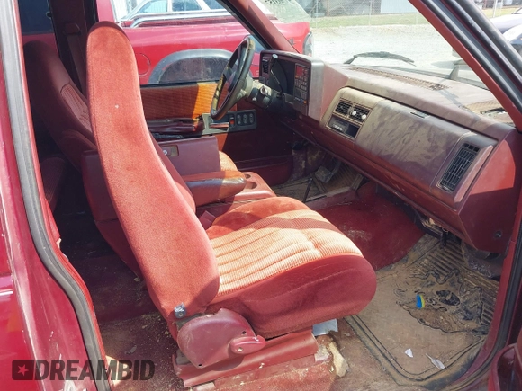 1994 GMC Sierra 1500 z VIN 2GTEK19K4R1561409, wystawiony jako IAAI lot #41903157 z przebiegiem 416 719 mil mil oraz . Historia ofert i sprzedaży dostępna na DreamBid. Obrazek 5.