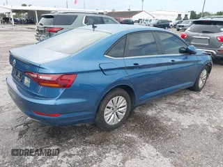2019 Volkswagen Jetta S z VIN 3VWC57BU4KM005853, wystawiony jako IAAI lot #42183004 z przebiegiem 104 691 mil mil oraz . Historia ofert i sprzedaży dostępna na DreamBid. Obrazek 4.