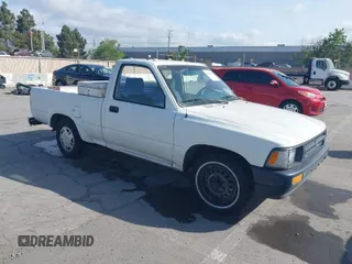 1992 Toyota Pickup z VIN 4TARN81A3NZ015816, wystawiony jako IAAI lot #42057657 z przebiegiem 236 230 mil mil oraz . Historia ofert i sprzedaży dostępna na DreamBid. Obrazek 1.