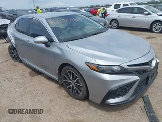 2023 Toyota Camry SE z VIN 4T1G11AK9PU155937, wystawiony jako IAAI lot #42121016 z przebiegiem 35 523 mil mil oraz . Historia ofert i sprzedaży dostępna na DreamBid. Obrazek 1.