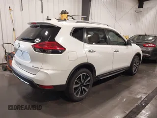 2017 Nissan Rogue SL z VIN JN8AT2MV8HW256848, wystawiony jako IAAI lot #42271691 z przebiegiem 103 597 mil mil oraz . Historia ofert i sprzedaży dostępna na DreamBid. Obrazek 4.