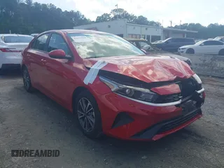 2024 Kia Forte LXS z VIN 3KPF24AD4RE746100, wystawiony jako IAAI lot #42257968 z przebiegiem 34 015 mil mil oraz . Historia ofert i sprzedaży dostępna na DreamBid. Obrazek 1.