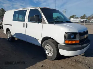 2004 Chevrolet Express Cargo Van with VIN 1GCGG25V941248175, listed as a IAAI auction lot 41430517 with 205,529 mi miles. Bid and sale history available at carsss.com. Image 1.