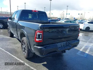 2022 Ram 2500 Laramie z VIN 3C6UR5FL2NG377414, wystawiony jako IAAI lot #41492443 z przebiegiem 100 477 mil mil oraz . Historia ofert i sprzedaży dostępna na DreamBid. Obrazek 3.