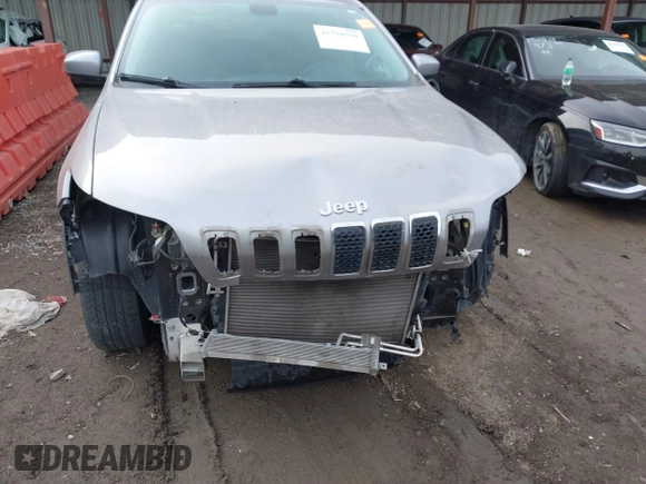 2019 Jeep Cherokee Latitude with VIN 1C4PJLCBXKD247676, listed as a IAAI auction lot 41598599 with 149,815 mi miles. Bid and sale history available at carsss.com. Image 6.