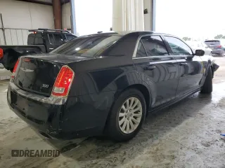 2013 Chrysler 300 z VIN 2C3CCAAG8DH727074, wystawiony jako Copart lot #55718345 z przebiegiem 92 228 mil mil oraz Szkoda całkowita • Salvage title. Historia ofert i sprzedaży dostępna na DreamBid. Obrazek 3.