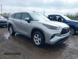 2023 Toyota Highlander L z VIN 5TDKDRBH3PS037099, wystawiony jako IAAI lot #42126697 z przebiegiem 47 764 mil mil oraz . Historia ofert i sprzedaży dostępna na DreamBid. Obrazek 1.