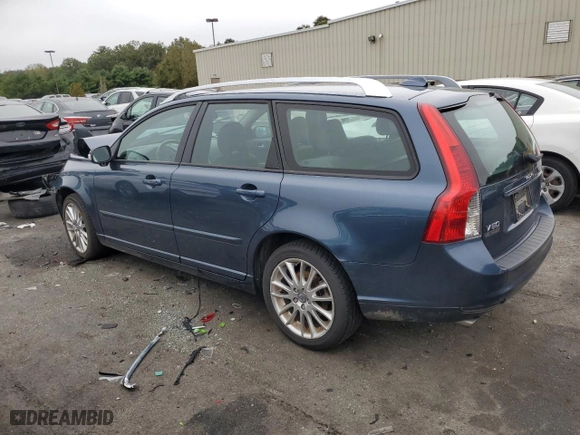 2008 Volvo V50 2.5T R-Design with VIN YV1MJ672682390833, listed as a Copart auction lot 72750754 with 105,330 mi miles and Salvage Title. Bid and sale history available at carsss.com. Image 2.