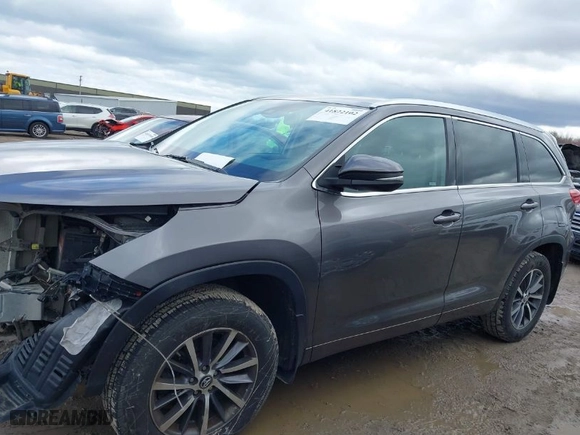 2018 Toyota Highlander SE with VIN 5TDJZRFH1JS871340, listed as a IAAI auction lot 41822102 with 60,020 mi miles. Bid and sale history available at carsss.com. Image 15.