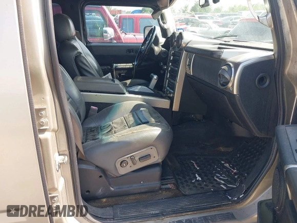 2004 Hummer H2 z VIN 5GRGN23U34H105809, wystawiony jako IAAI lot #42456055 z przebiegiem Nie podano mil oraz . Historia ofert i sprzedaży dostępna na DreamBid. Obrazek 5.