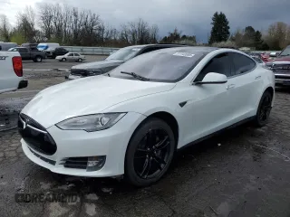 2013 Tesla Model S with VIN 5YJSA1CG3DFP16662, listed as a Copart auction lot 51140865 with 105,211 mi miles and Salvage Title. Bid and sale history available at carsss.com. Image 1.