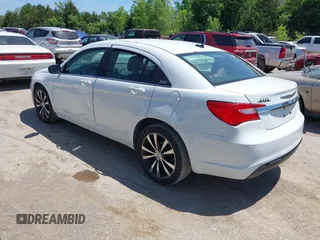 2014 Chrysler 200 Touring z VIN 1C3CCBBB6EN175625, wystawiony jako IAAI lot #42275517 z przebiegiem 119 125 mil mil oraz . Historia ofert i sprzedaży dostępna na DreamBid. Obrazek 3.