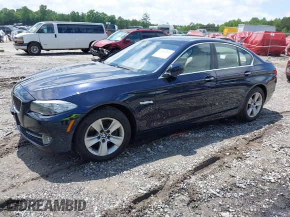 2013 BMW 5 Series 528i xDrive z VIN WBAXH5C50DDW16210, wystawiony jako IAAI lot #42369339 z przebiegiem 125 917 mil mil oraz . Historia ofert i sprzedaży dostępna na DreamBid. Obrazek 2.