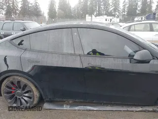 2021 Tesla Model Y Performance z VIN 5YJYGDEF2MF215938, wystawiony jako IAAI lot #41338287 z przebiegiem 63 925 mil mil oraz . Historia ofert i sprzedaży dostępna na DreamBid. Obrazek 12.