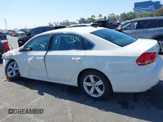 2014 Volkswagen Passat S z VIN 1VWAT7A37EC059126, wystawiony jako IAAI lot #42224824 z przebiegiem 81 455 mil mil oraz . Historia ofert i sprzedaży dostępna na DreamBid. Obrazek 14.