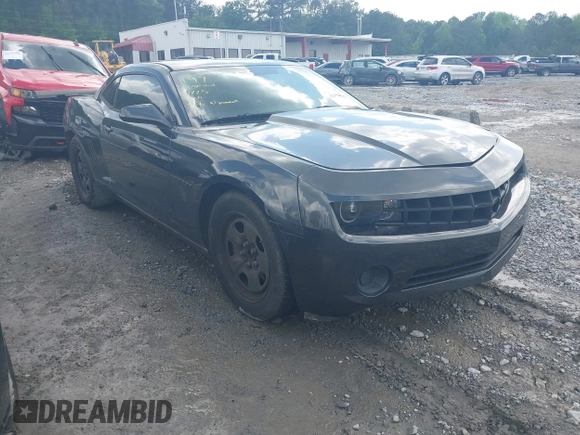 2013 Chevrolet Camaro LS z VIN 2G1FA1E39D9206888, wystawiony jako IAAI lot #42170703 z przebiegiem 169 661 mil mil oraz . Historia ofert i sprzedaży dostępna na DreamBid. Obrazek 1.