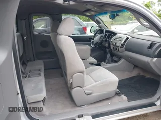 2006 Toyota Tacoma z VIN 5TETX22N26Z178272, wystawiony jako IAAI lot #42359672 z przebiegiem 414 561 mil mil oraz . Historia ofert i sprzedaży dostępna na DreamBid. Obrazek 8.