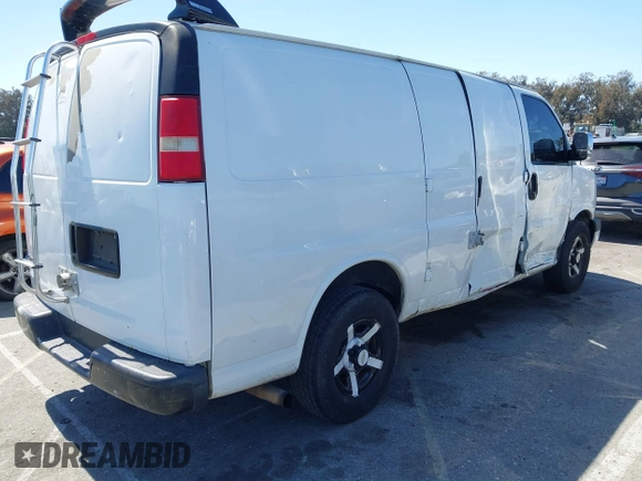 2008 Chevrolet Express Cargo z VIN 1GCFG15X681148824, wystawiony jako IAAI lot #41847111 z przebiegiem 251 449 mil mil oraz . Historia ofert i sprzedaży dostępna na DreamBid. Obrazek 4.