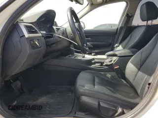 2017 BMW 3 Series 320i z VIN WBA8A9C53HK620298, wystawiony jako Copart lot #58196815 z przebiegiem 101 971 mil mil oraz Szkoda całkowita • Salvage title. Historia ofert i sprzedaży dostępna na DreamBid. Obrazek 7.