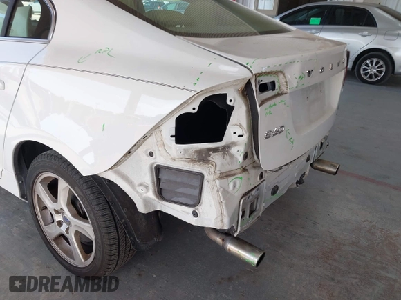 2013 Volvo S60 T5 Premier with VIN YV1612FS2D2199231, listed as a IAAI auction lot 42513014 with 85,446 mi miles and . Bid and sale history available at DreamBid. Image 6.