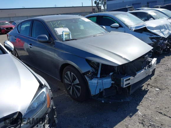 2022 Nissan Altima SV with VIN 1N4BL4DVXNN337482, listed as a IAAI auction lot 41803792 with 56,937 mi miles and . Bid and sale history available at carsss.com. Image 1.