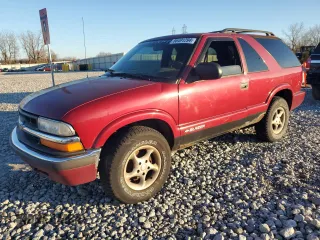 2001 Chevrolet Blazer LS z VIN 1GNCT18W51K123809, wystawiony jako Copart lot #86491294 z przebiegiem 211 514 mil mil oraz Szkoda całkowita • Salvage title. Historia ofert i sprzedaży dostępna na DreamBid. Obrazek 1.