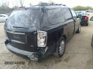 2008 Kia Sedona LX with VIN KNDMB233186202061, listed as a IAAI auction lot 25121986 with 140,688 mi miles. Bid and sale history available at carsss.com. Image 4.