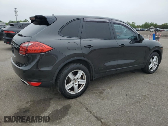 2012 Porsche Cayenne z VIN WP1AA2A21CLA11779, wystawiony jako Copart lot #60248175 z przebiegiem 131 748 mil mil oraz Szkoda całkowita • Salvage title. Historia ofert i sprzedaży dostępna na DreamBid. Obrazek 3.