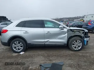 2017 Lincoln MKX Premiere z VIN 2LMPJ8JR0HBL50732, wystawiony jako IAAI lot #41564284 z przebiegiem 48 223 mil mil oraz . Historia ofert i sprzedaży dostępna na DreamBid. Obrazek 13.