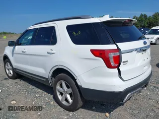 2017 Ford Explorer XLT z VIN 1FM5K8D81HGB28258, wystawiony jako IAAI lot #42613757 z przebiegiem 89 694 mil mil oraz . Historia ofert i sprzedaży dostępna na DreamBid. Obrazek 3.