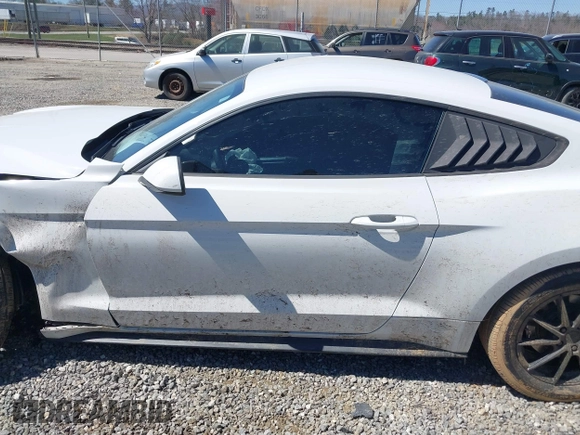 2018 Ford Mustang EcoBoost z VIN 1FA6P8TH9J5101182, wystawiony jako IAAI lot #41847168 z przebiegiem 98 168 mil mil oraz . Historia ofert i sprzedaży dostępna na DreamBid. Obrazek 15.