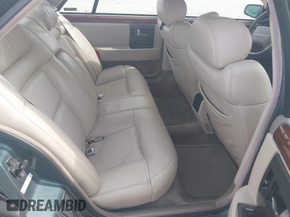 1993 Cadillac Seville STS z VIN 1G6KY5298PU821640, wystawiony jako IAAI lot #42269233 z przebiegiem 126 662 mil mil oraz . Historia ofert i sprzedaży dostępna na DreamBid. Obrazek 8.