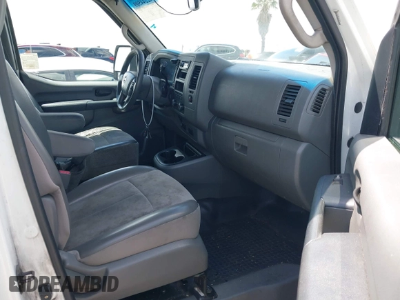 2013 Nissan NV S z VIN 1N6BF0KL0DN110163, wystawiony jako IAAI lot #42244509 z przebiegiem 135 419 mil mil oraz . Historia ofert i sprzedaży dostępna na DreamBid. Obrazek 5.