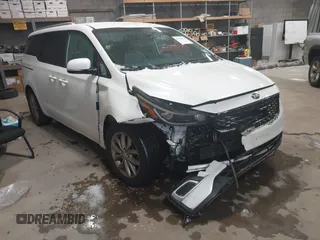 2019 Kia Sedona LX with VIN KNDMB5C11K6500813, listed as a IAAI auction lot 41570570 with 104,480 mi miles. Bid and sale history available at carsss.com. Image 6.
