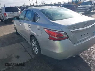 2013 Nissan Altima SV with VIN 1N4AL3AP5DN410428, listed as a IAAI auction lot 41176057 with 109,274 mi miles and . Bid and sale history available at carsss.com. Image 3.