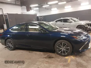 2022 Lexus ES 350 with VIN 58ADZ1B11NU133521, listed as a IAAI auction lot 42120415 with 13,398 mi miles and . Bid and sale history available at DreamBid. Image 13.