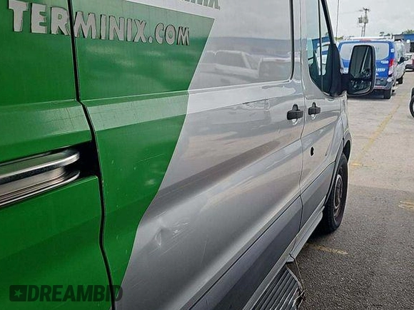 2017 Ford Transit Cargo z VIN 1FTYE1CMXHKA48291, wystawiony jako IAAI lot #42731289 z przebiegiem 142 973 mil mil oraz . Historia ofert i sprzedaży dostępna na DreamBid. Obrazek 16.