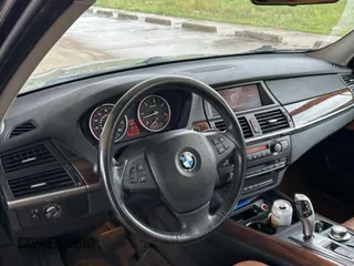 2009 BMW X5 35d z VIN 5UXFF03569LJ96648, wystawiony jako Copart lot #56781555 z przebiegiem 171 787 mil mil oraz Czysty tytuł • Clean title. Historia ofert i sprzedaży dostępna na DreamBid. Obrazek 9.
