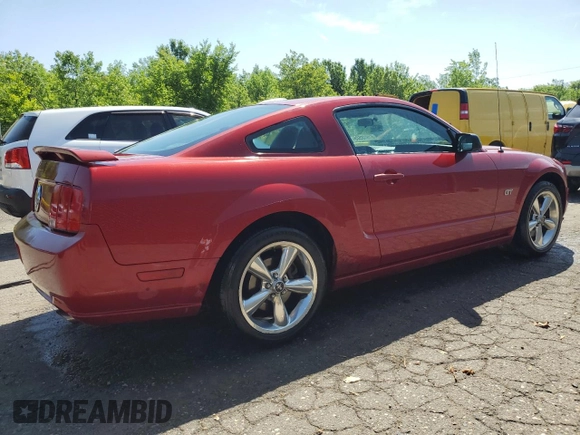2008 Ford Mustang GT Deluxe z VIN 1ZVHT82H185148925, wystawiony jako Copart lot #61918505 z przebiegiem 186 364 mil mil oraz Czysty tytuł • Clean title. Historia ofert i sprzedaży dostępna na DreamBid. Obrazek 3.