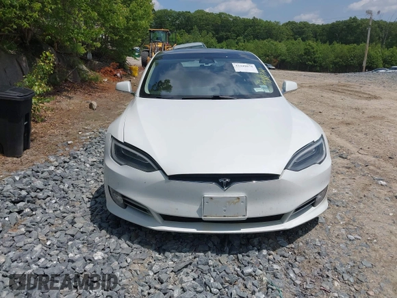 2017 Tesla Model S 100D z VIN 5YJSA1E28HF199074, wystawiony jako IAAI lot #42449671 z przebiegiem 172 910 mil mil oraz . Historia ofert i sprzedaży dostępna na DreamBid. Obrazek 12.