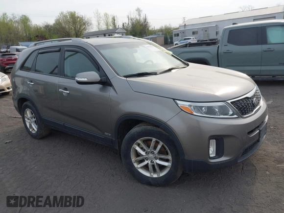 2015 Kia Sorento LX with VIN 5XYKTCA69FG584986, listed as a IAAI auction lot 41994391 with 118,760 mi miles. Bid and sale history available at carsss.com. Image 1.