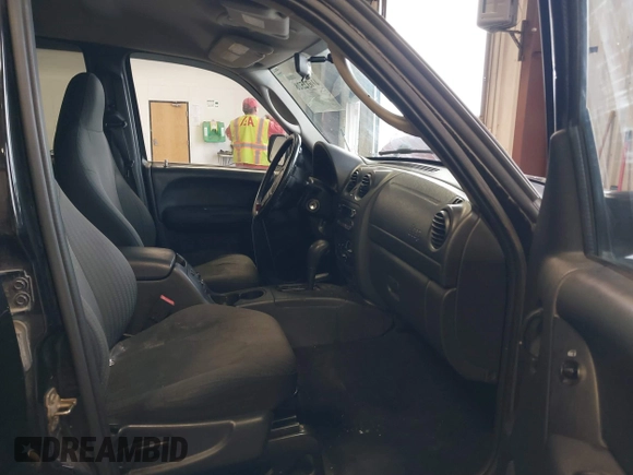 2003 Jeep Liberty Sport with VIN 1J4GL48K53W583860, listed as a IAAI auction lot 41632528 with 162,235 mi miles. Bid and sale history available at carsss.com. Image 5.