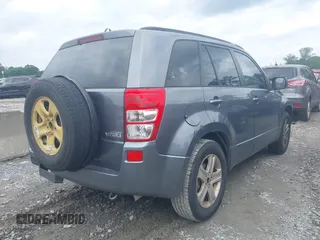 2006 Suzuki Grand Vitara Luxury z VIN JS3TE947464102818, wystawiony jako IAAI lot #42271219 z przebiegiem 192 714 mil mil oraz . Historia ofert i sprzedaży dostępna na DreamBid. Obrazek 4.