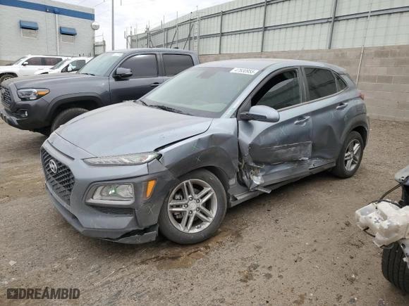 2020 Hyundai Kona SE with VIN KM8K12AAXLU501821, listed as a Copart auction lot 47830955 with 43,142 mi miles and Salvage Title. Bid and sale history available at carsss.com. Image 1.