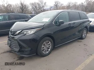 2022 Toyota Sienna LE z VIN 5TDKSKFC1NS042455, wystawiony jako IAAI lot #41921094 z przebiegiem 84 810 mil mil oraz . Historia ofert i sprzedaży dostępna na DreamBid. Obrazek 17.